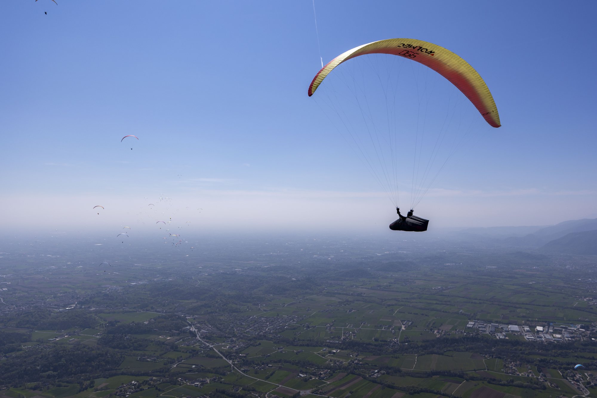 Locandina: Manta Paragliding School & Store
