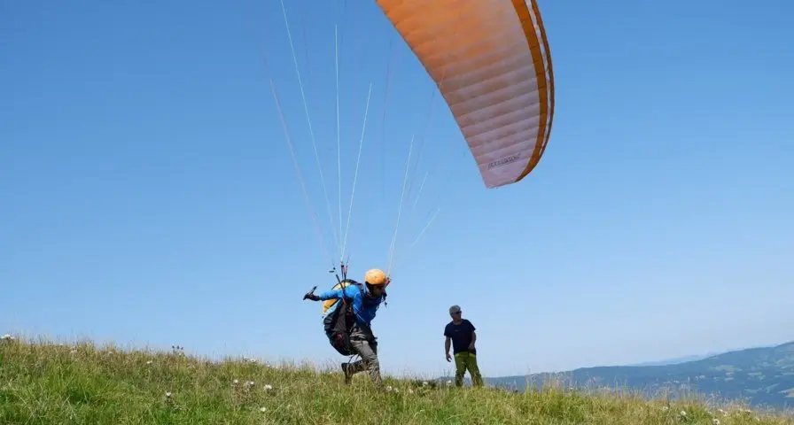 Locandina: Scuola Parapendio Emilia in Volo