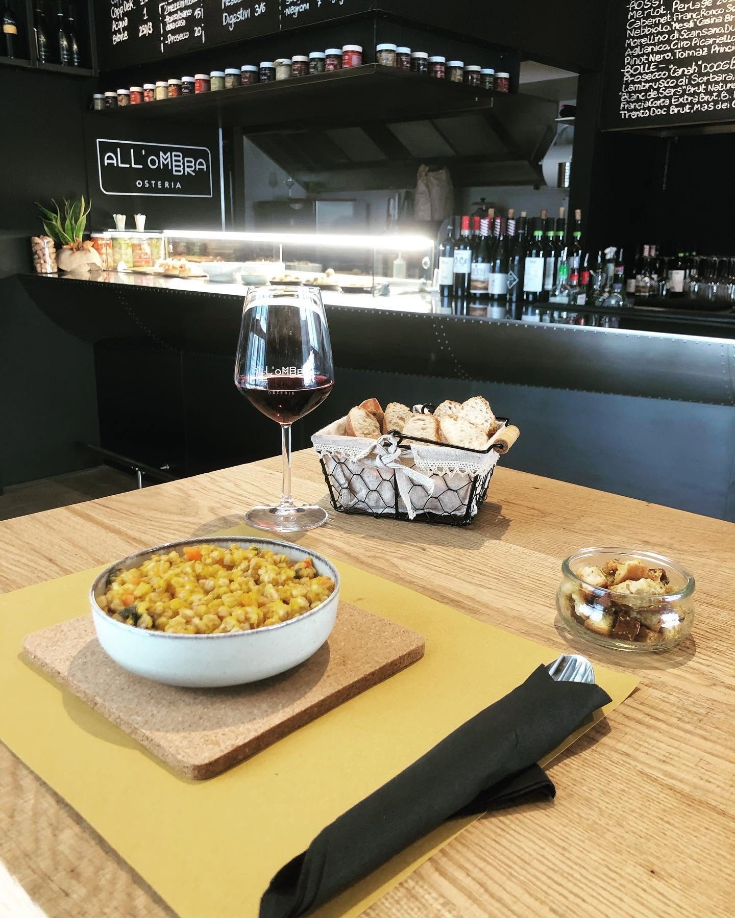 Locandina: Osteria all'ombra